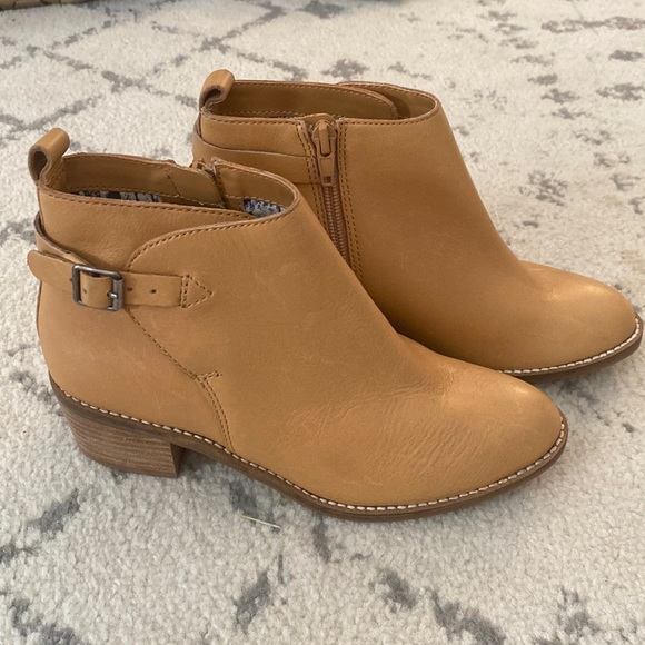 tan flat booties